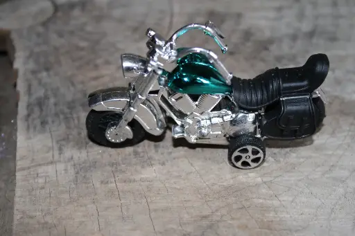 Motos